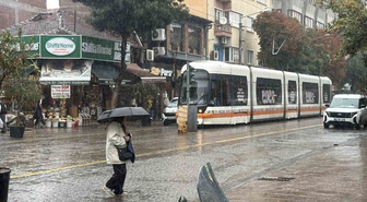 Eskişehir’de meteoroloji uyarı yaptı, sağanak yağış başladı