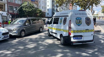 Fatih’te feci kaza: Yayalara yanan kırmızı ışığı dikkate almadan yolun karşısına geçince hayatından oldu