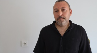 Kırklareli'nde özel güvenlik görevlisi bankamatikte unutulan parayı sahibine ulaştırdı