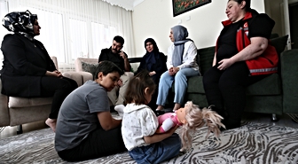 Koruyucu aile oldular, yuvalarına 'Bahar' geldi