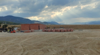 Laçin'de 16 yeni sanayi dükkanının inşası sürüyor