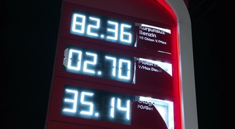 Motorin 100 lirayı aştı... Akaryakıt tabelaları zamla üç haneli olan motorin fiyatını yansıtmakta yetersiz kaldı