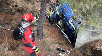 Muğla'da ormanlık alana devrilen otomobildeki 4 kişi yaralandı