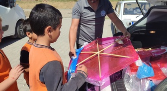 Sarıoğlan'da uçurtmalar Gazzeli çocuklar için uçuruldu