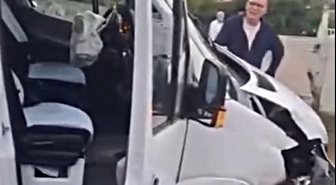 Sarıyer’de okul servisi duvara çarptı: 1 yaralı