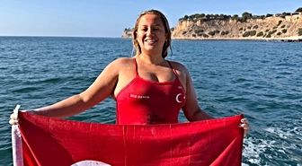 Türk yüzücü Ece Demir, Amerika’da tarihe geçti