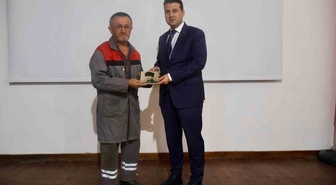 56 yıllık tamirci Çivril’de Yılın Ahisi seçildi