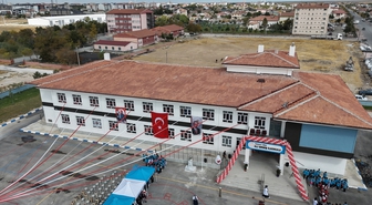 Aksaray Valisi Duru, hayırsever iş insanının yaptırdığı okulun açılışını gerçekleştirdi