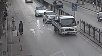 Amasya'da duran kamyonete çarpan otomobildeki kadın yolcu hafif yaralandı