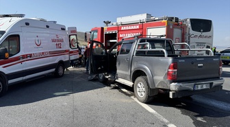 Ardahan'da pikap ve otomobilin çarpıştığı kazada 3 kişi yaralandı