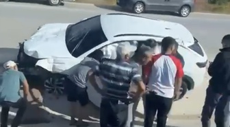 Burdur’da refüjdeki trafik levhalarına çarpan sürücü yaralandı
