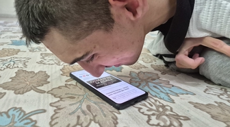 Burnu ile cep telefonu kullanan 'serebral palsili' Osman’ın hedefi kitap yazmak
