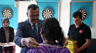 Dartta dereceye giren kız çocuklarına Başsavcıdan tebrik