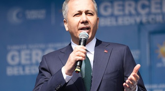 Eski İçişleri Bakanı Ali Yerlikaya, uzun süre sonra Beşiktaş maçında görüntülendi