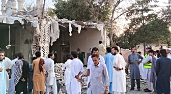 GÜNCELLEME - Pakistan'da cami yakınındaki bombalı saldırılarda en az 16 kişi öldü, 50'den fazla kişi yaralandı