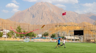 Hakkari'de uçurtmalar Gazzeli çocuklar için gökyüzüne bırakıldı