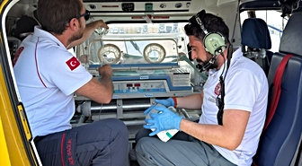 Iğdır'da 720 gram doğan bebek, ambulans helikopterle Erzurum'a sevk edildi.
