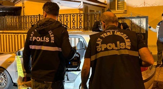 Kayseri Melikgazi'de park halindeki otomobil kimliği belirsiz kişilerce kurşunlandı