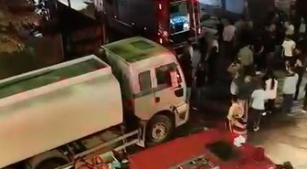 Küçükçekmece'de yıkımı yapılan bina çöktü