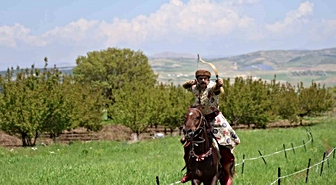 Milli atlı okçu Batuhan Bay, Avrupa Şampiyonası için İspanya’ya gidiyor