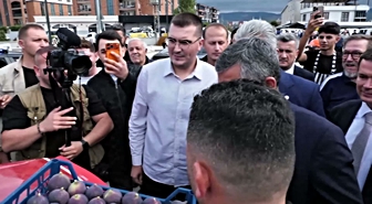 Bursa’da incir üreticileri Özgür Özel’in yolunu kesti! Çiftçinin mazotu için ÖTV ve KDV sözü verdi