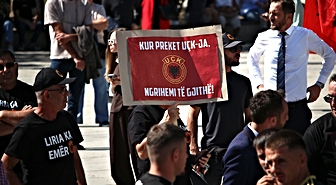 Priştine'de Thaçi ve UÇK komutanlarının Lahey'deki mahkumiyetine protestolar sürüyor