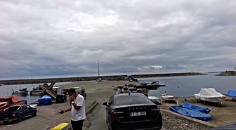 Rize Pazar'da balıkçılar kafes balıkçılığına karşı malzeme gelince oturma eylemi başlattı