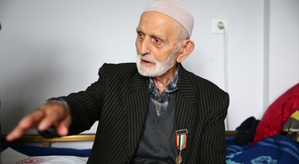 Savaşa gönüllü giden 98 yaşındaki Kore gazisi, cephedeki günlerini unutamıyor