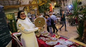 Suriye'de ilk Antep fıstığı festivali Halep'teki tarihi İpek Çarşısı'nda düzenlendi