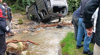 Trabzon’da araç dereye uçtu: 3’ü ağır 5 yaralı