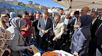 Yüksekova’da kadın kursiyerlerin el emekleri sergilendi