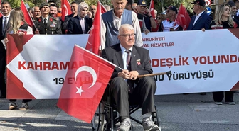 Yürüyüşe tekerlekli sandalyesiyle katılan gazi herkese örnek oldu