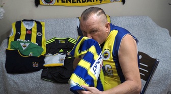 60 yaşındaki Selahattin Akçin, 55 yıldır Fenerbahçe renklerini kıyafetlerinde taşıyor