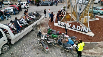 Afyonkarahisar Bolvadin'de huzur denetiminde 52 motosiklet muhafaza altına alındı