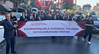 Avcılar'da Gaziler Günü yürüyüşü Atatürk Anıtı önünde çelenkle sona erdi
