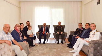 Aydın Valisi Varol, Gaziler Günü'nde Doğubayazıt'ta gazi Çakır'ı ziyaret etti