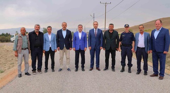 Bayburt'ta Danişment-Yolaltı yolunda 2,5 kilometrelik satıh kaplaması incelendi