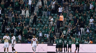 Berkan Kutlu yine çok uzaklardan attı, Kocaelispor 3 puana uzandı