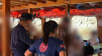 Bodrum açıklarında rahatsızlanan vatandaş Sahil Güvenlikçe tekneden tahliye edildi