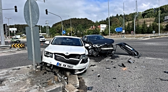 Bolu'da D-100'de iki otomobil Abant kavşağında çarpıştı, 2 kişi yaralandı
