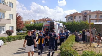 Bursa İnegöl'de apartman dairesinde çıkan yangında 4 kişi dumandan etkilendi