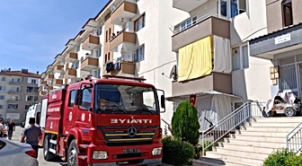 Bursa İnegöl'de apartman mutfağındaki yangında 2'si çocuk 4 kişi dumandan etkilendi