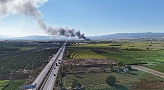 Bursa Yenişehir'de siyah incir deposundaki yangın 2,5 saatte kontrol altına alındı
