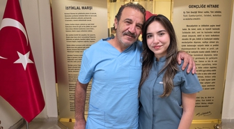 Dr. Ezgi Yıldırım doğduğu Kozan Devlet Hastanesi'nde babasının yanında göreve başladı