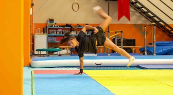 Ekin Çınar, Gençler Dünya Şampiyonası'nda 18 bin 900 puanla gümüş madalya kazandı