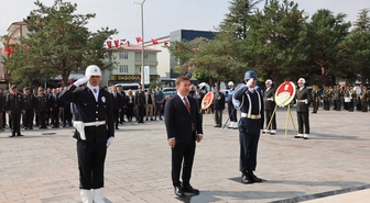 Erzincan'da Gaziler Günü töreninde Atatürk Anıtı'na çelenk sunuldu