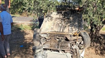Hatay Altınözü'nde otomobil zeytin bahçesine uçtu, sürücü yaralandı