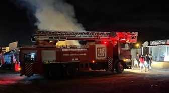 Hatay Kırıkhan'da Sultanbeyli Konteyner Kent'te çıkan yangın kontrol altına alındı