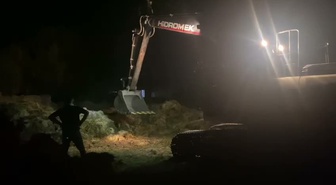 Iğdır Ramazankent'te çıkan saman yangınında yaklaşık bin 100 balya zarar gördü
