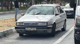 Kütahya'da karşıdan karşıya geçen 2 yaya otomobilin çarpmasıyla yaralandı